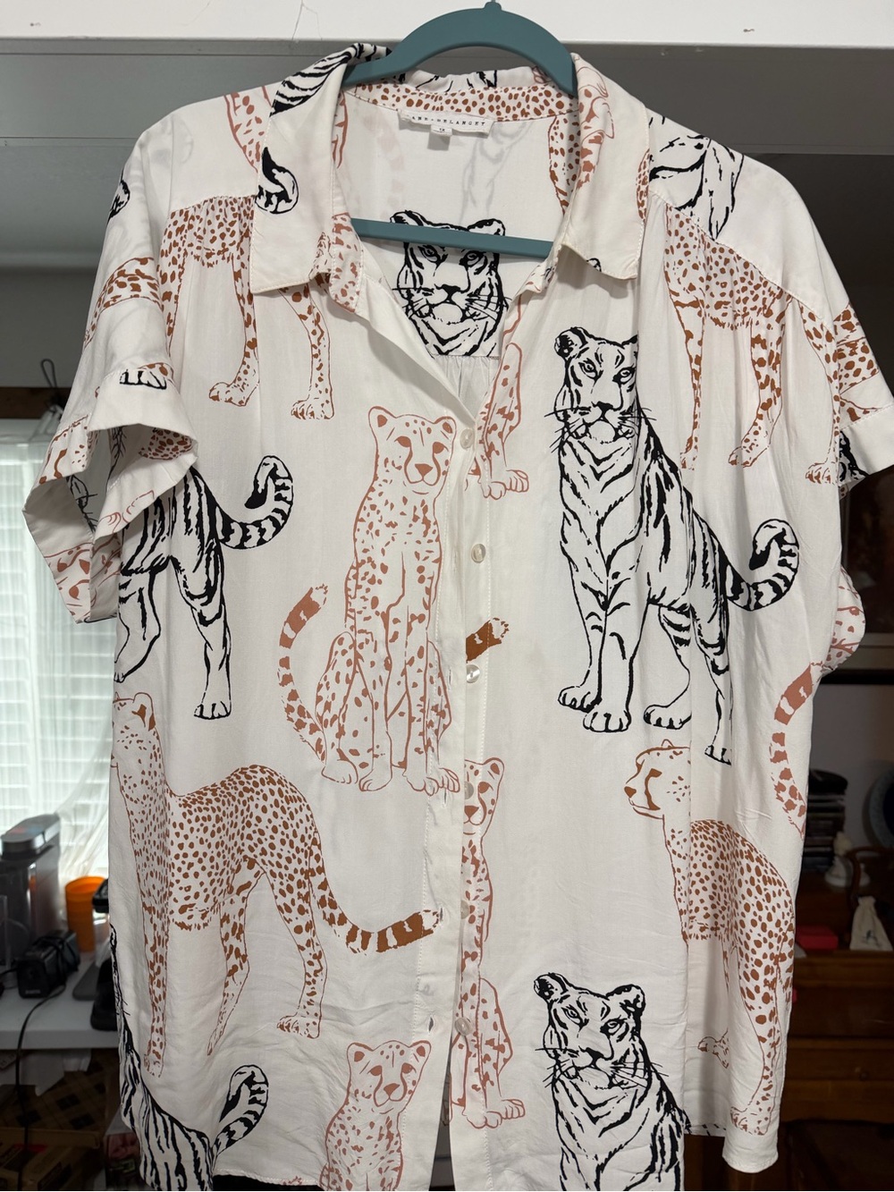 Women’s Cream Animal Print Short-Sleeve Button-Up Shirt